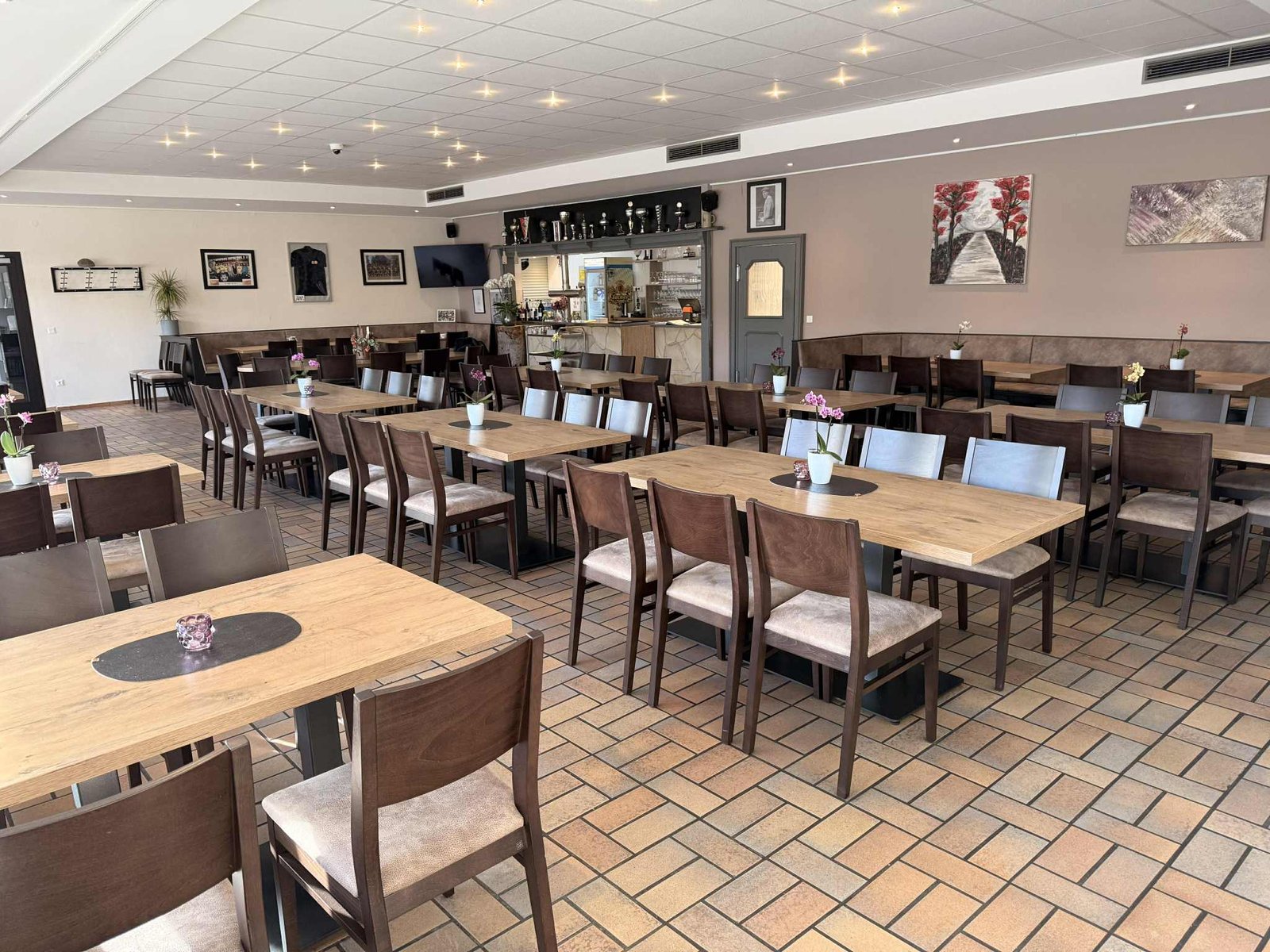 Innenraum Acherontas mit Blick auf die Theke